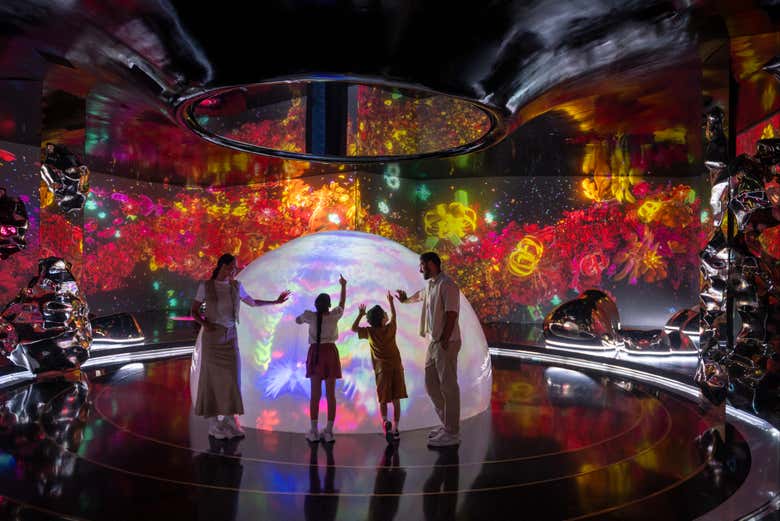 Durante la visita dell'AYA Universe Dubai