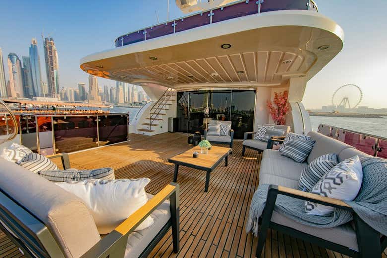 La coperta dello yacht