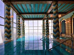 Burj Al Arab, piscina interna