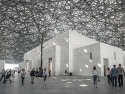All'interno del Museo del Louvre di Abu Dhabi