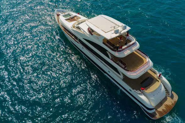 Tour in yacht con DJ e open bar